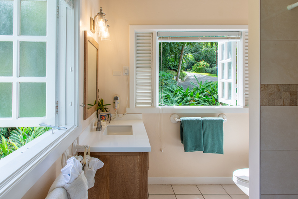 Upstairs Bathroom, Hair Dryer, Towels