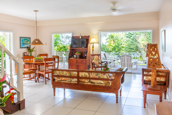 Open Floor plan living area with Flat screen TV