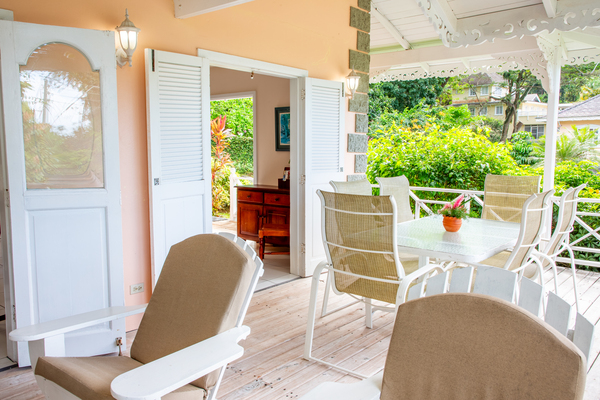 Lounging or dining on the veranda