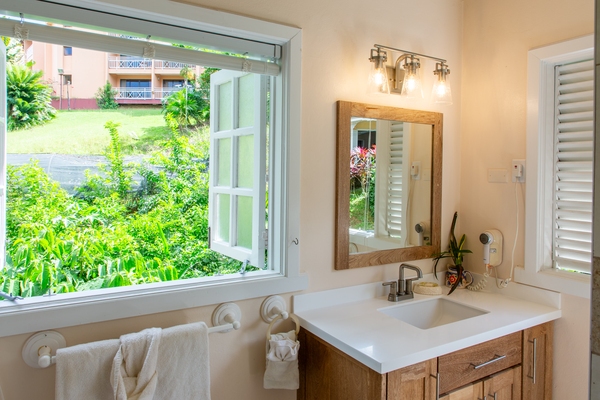 Upstairs Bathroom 