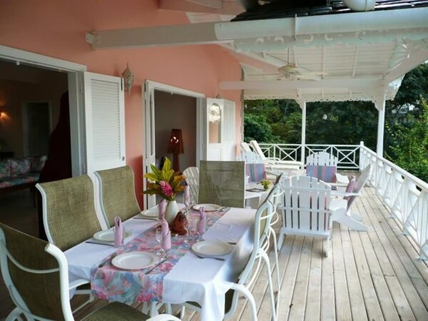 Villa Alamanda Photo 1