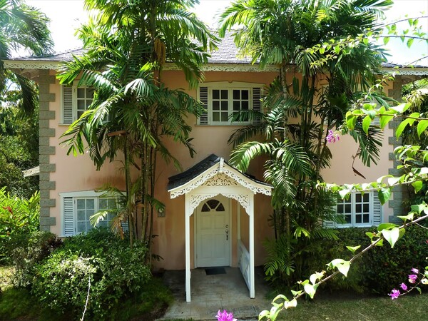 Muceanda Outside View